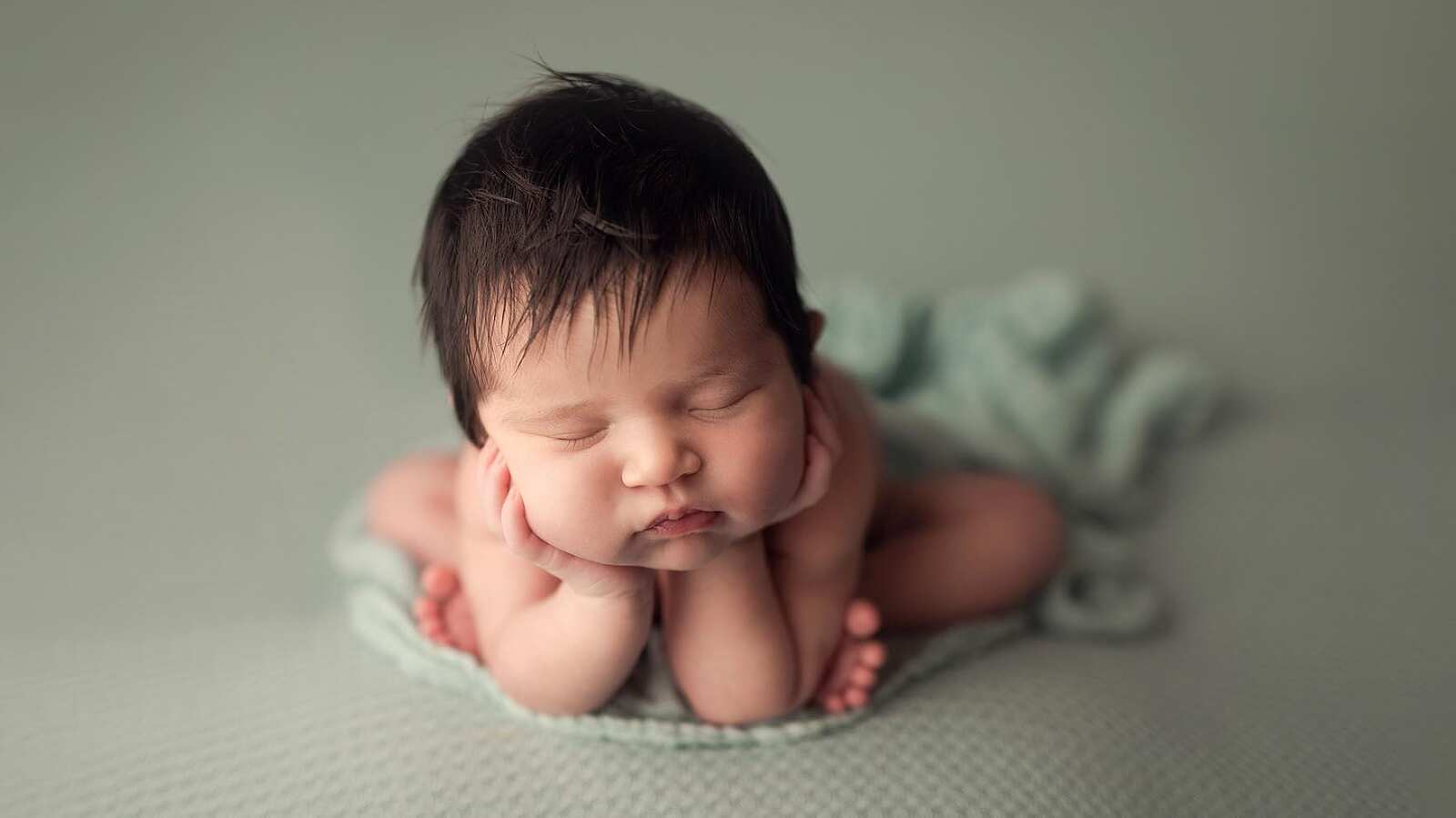https://lisaenglandphotography.com | san diego newborn photographer