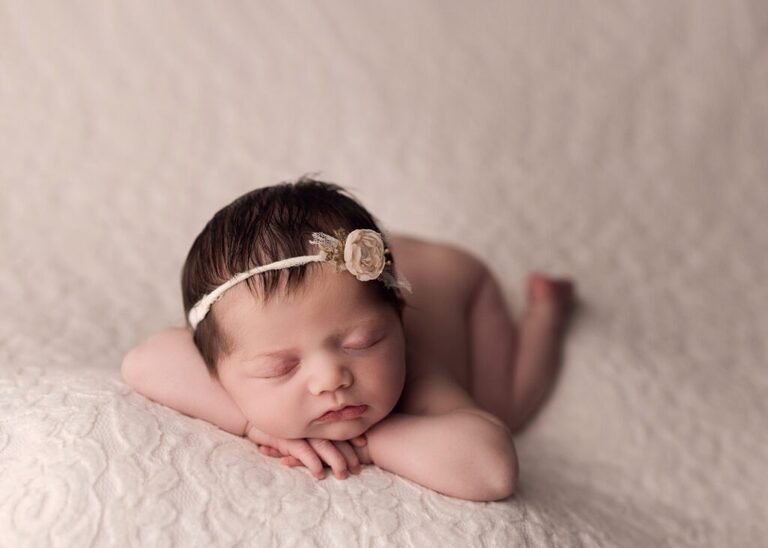 newborn photoshoot san diego
newborn photography poses
chin on hands pose